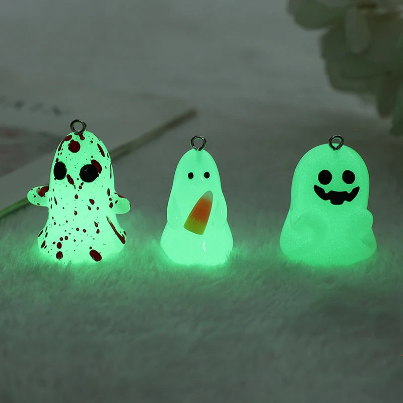 Halloween Glow-in-the-Dark Keychain – Pumpkin, Skull & Ghost Acrylic Keyring for Women